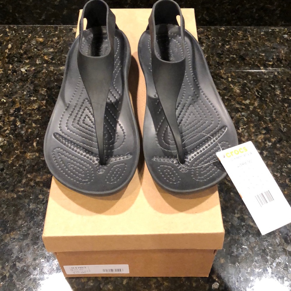 Women’s Serena Crocs Size 7 NEW